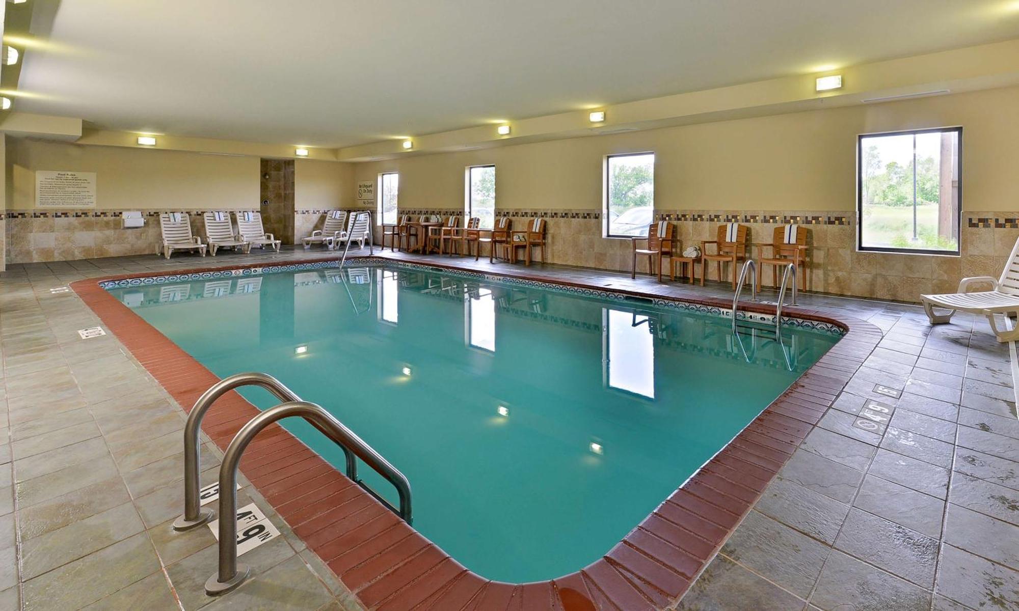 Hampton Inn Muscatine Экстерьер фото